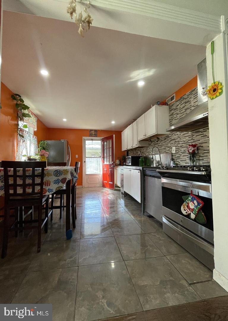 Alexandria, Virginia, 22303, United States, 4 Bedrooms Bedrooms, ,2 BathroomsBathrooms,Residential,For Sale,1989400