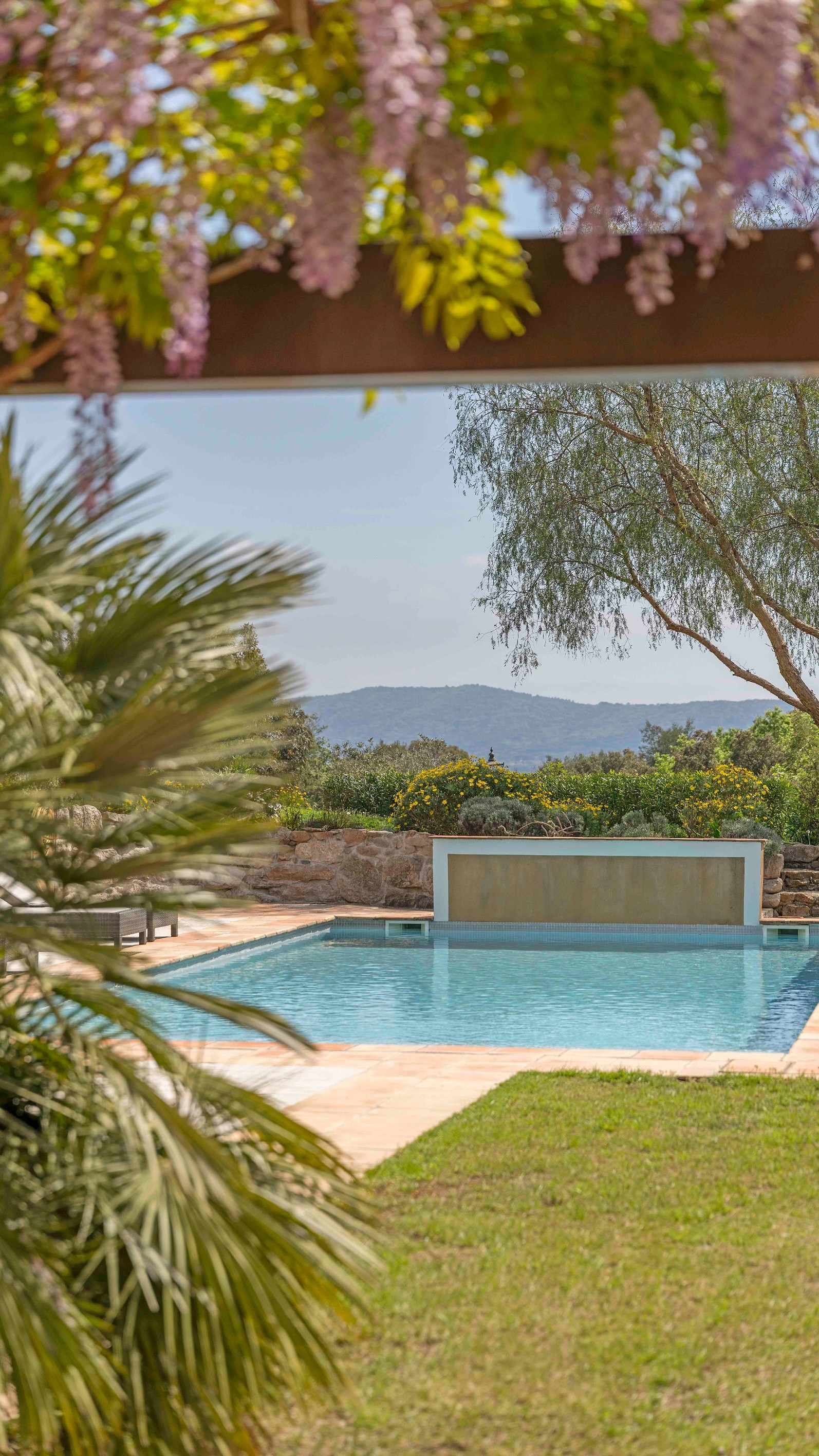  Highly sought-after private estate: contemporary villa close to the Beauvallon … - 物件實景