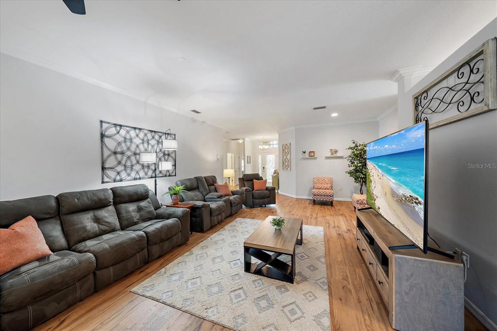 Bradenton, Florida, 34212, United States, 3 Bedrooms Bedrooms, ,2 BathroomsBathrooms,Residential,For Sale,1927218