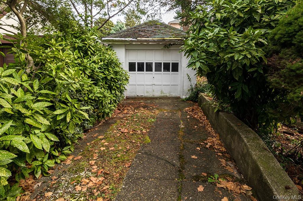 Beechhurst, New York, 11357, United States, 4 Bedrooms Bedrooms, ,1 BathroomBathrooms,Residential,For Sale,1973766