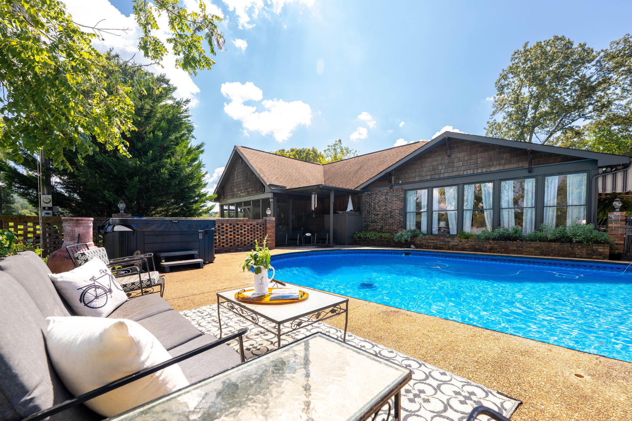 Harrison, Tennessee, 37341, United States, 4 Bedrooms Bedrooms, ,4 BathroomsBathrooms,Residential,For Sale,1951177