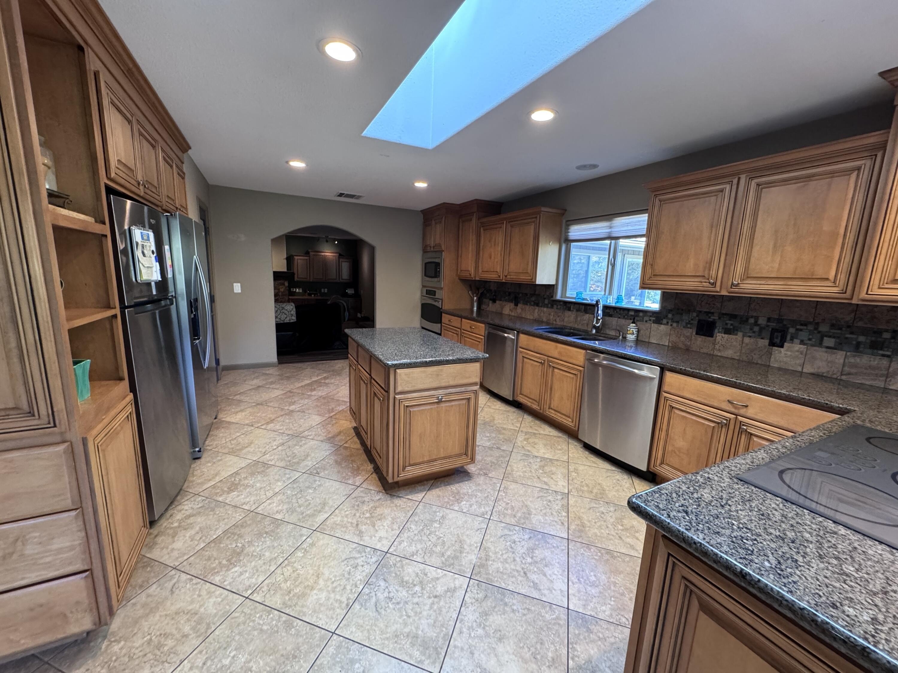 Rogue River, Oregon, 97537, United States, 3 Bedrooms Bedrooms, ,4 BathroomsBathrooms,Residential,For Sale,1982617