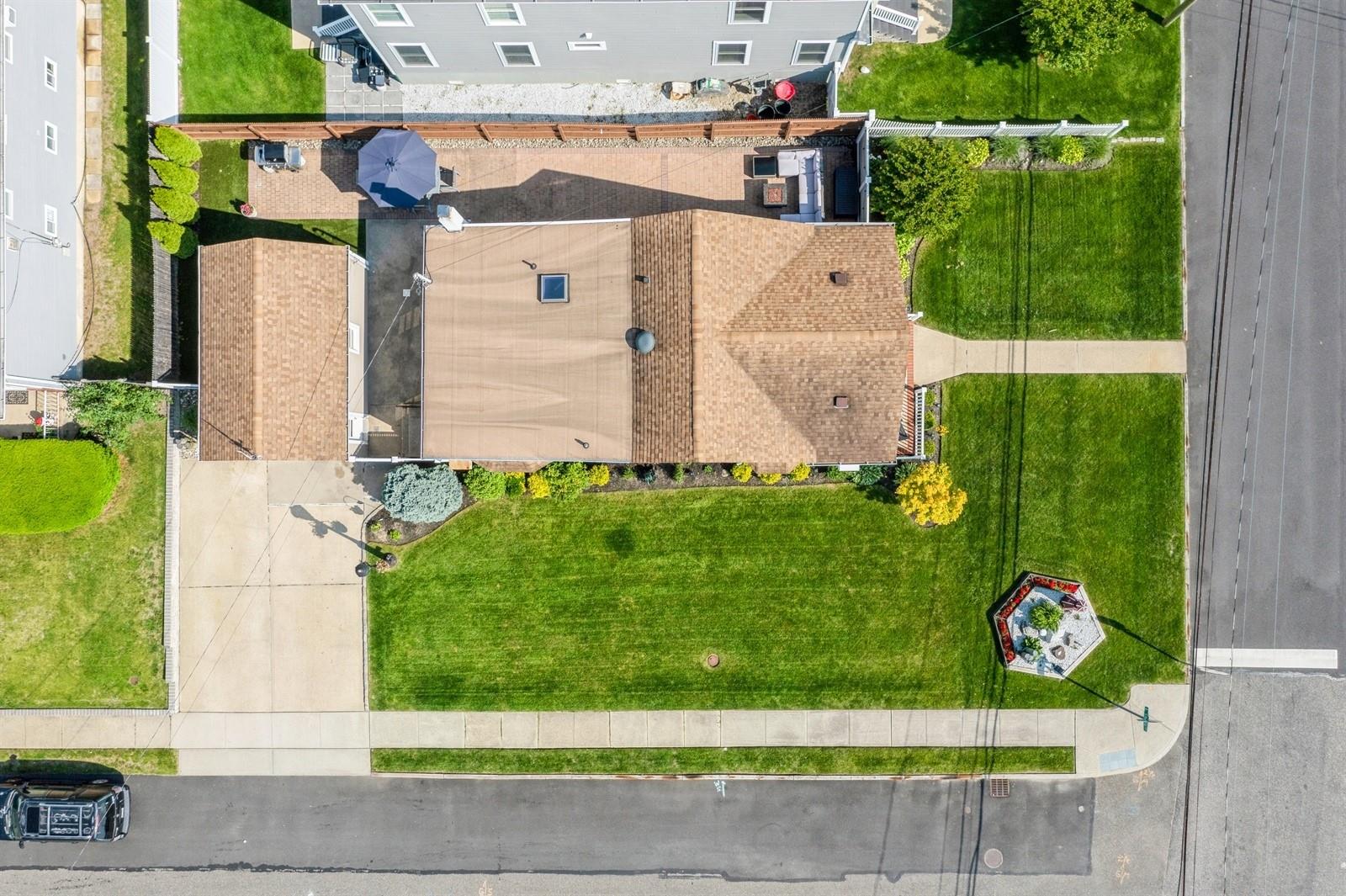 Lindenhurst, New York, 11757, United States, 2 Bedrooms Bedrooms, ,1 BathroomBathrooms,Residential,For Sale,1847928