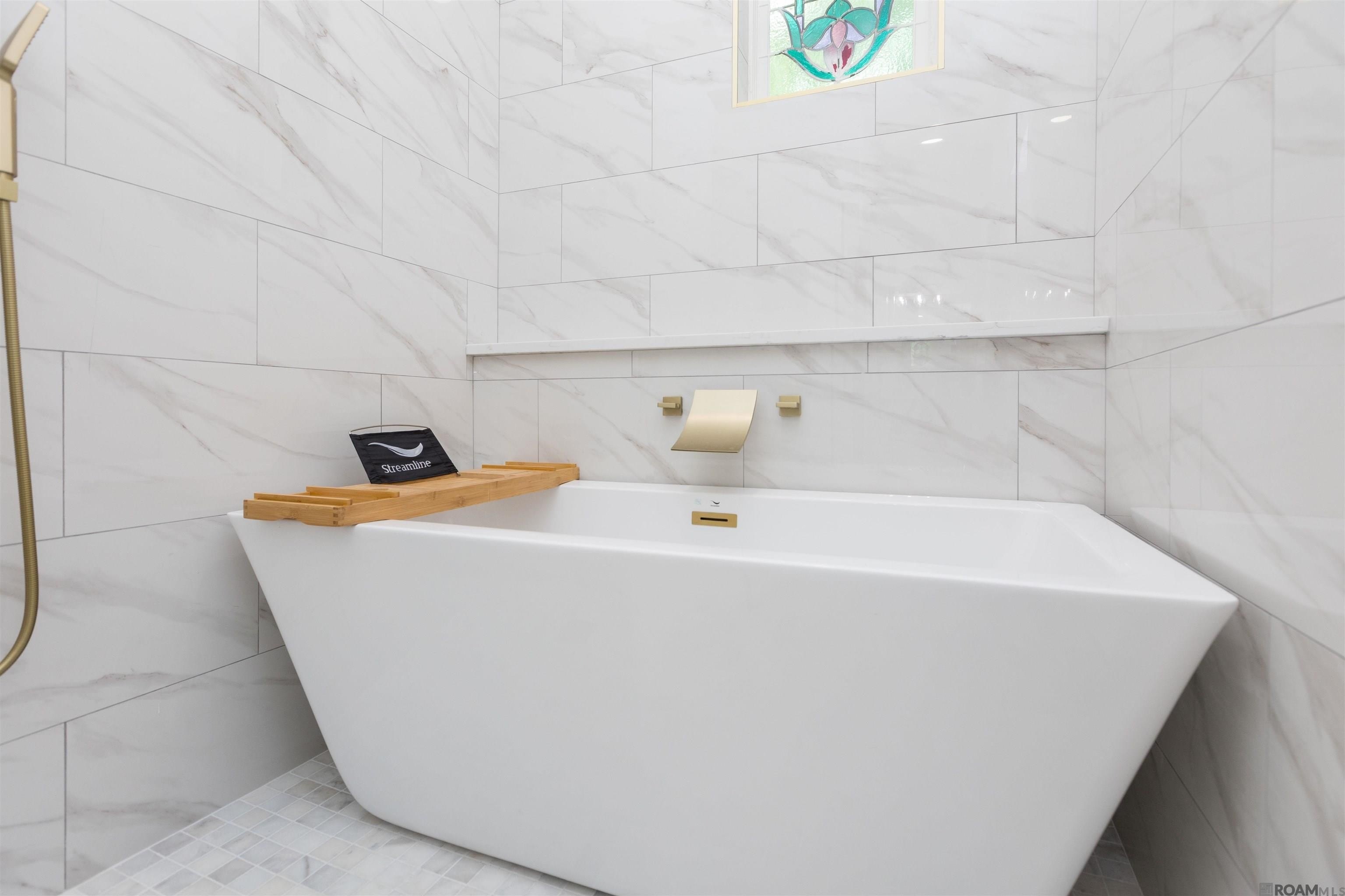 Baton Rouge, Louisiana, 70817, United States, 5 Bedrooms Bedrooms, ,4 BathroomsBathrooms,Residential,For Sale,1984389