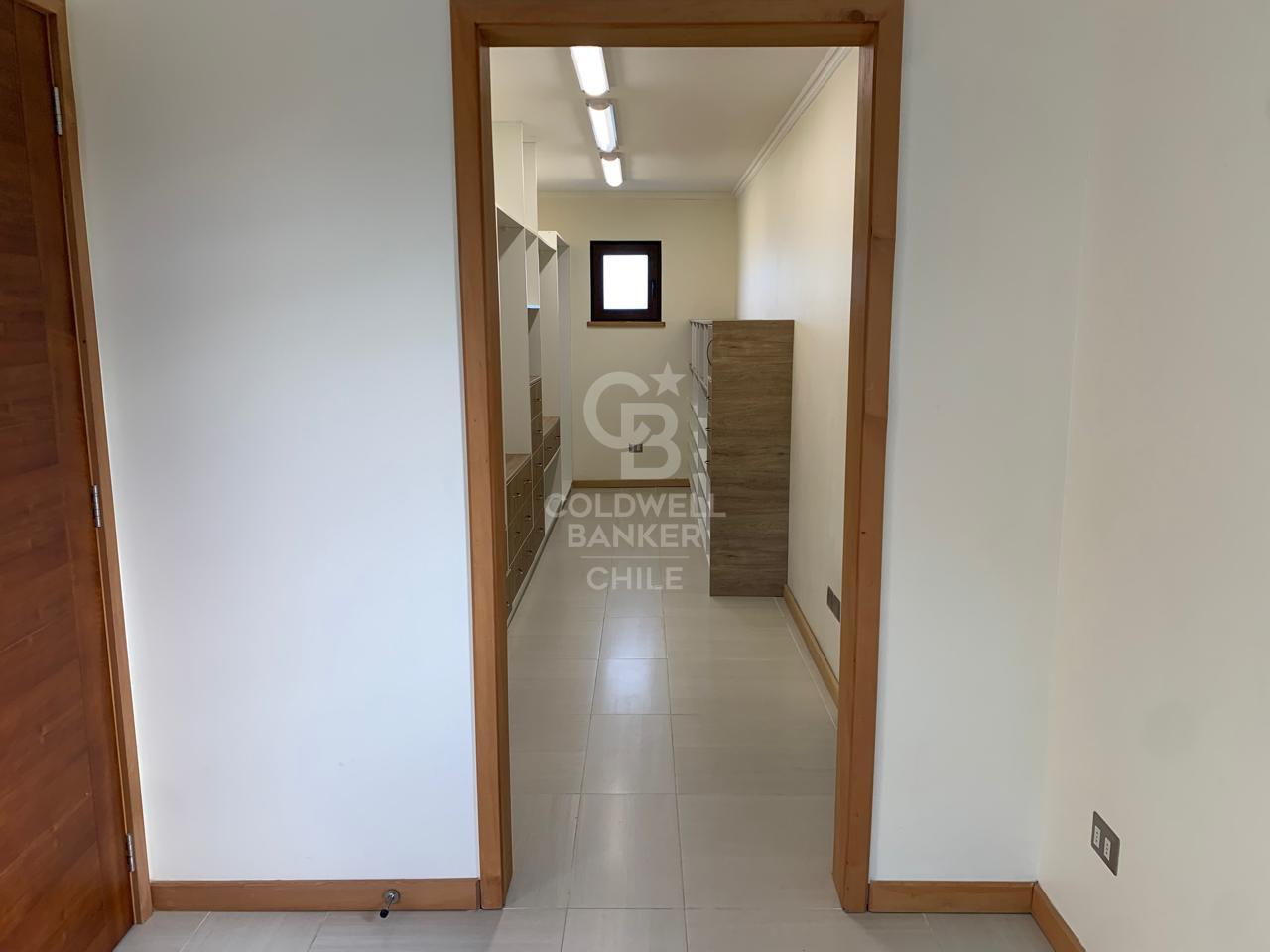 Puerto Varas, Chile, 7 Bedrooms Bedrooms, ,5 BathroomsBathrooms,Residential,For Sale,1990332