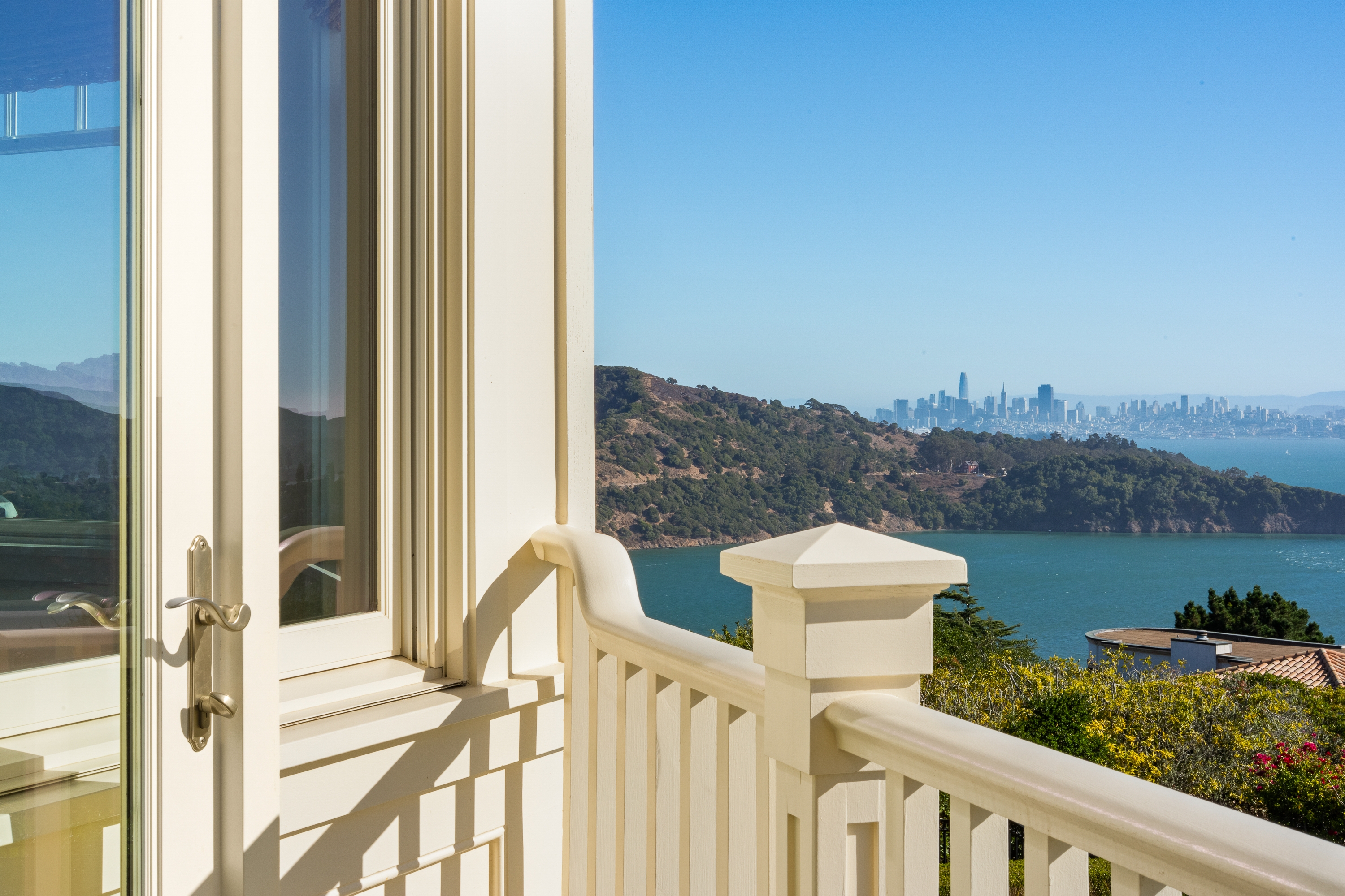  East Coast-Inspired Estate with Sweeping City, Bridge and Mount Tam Views - 物件實景