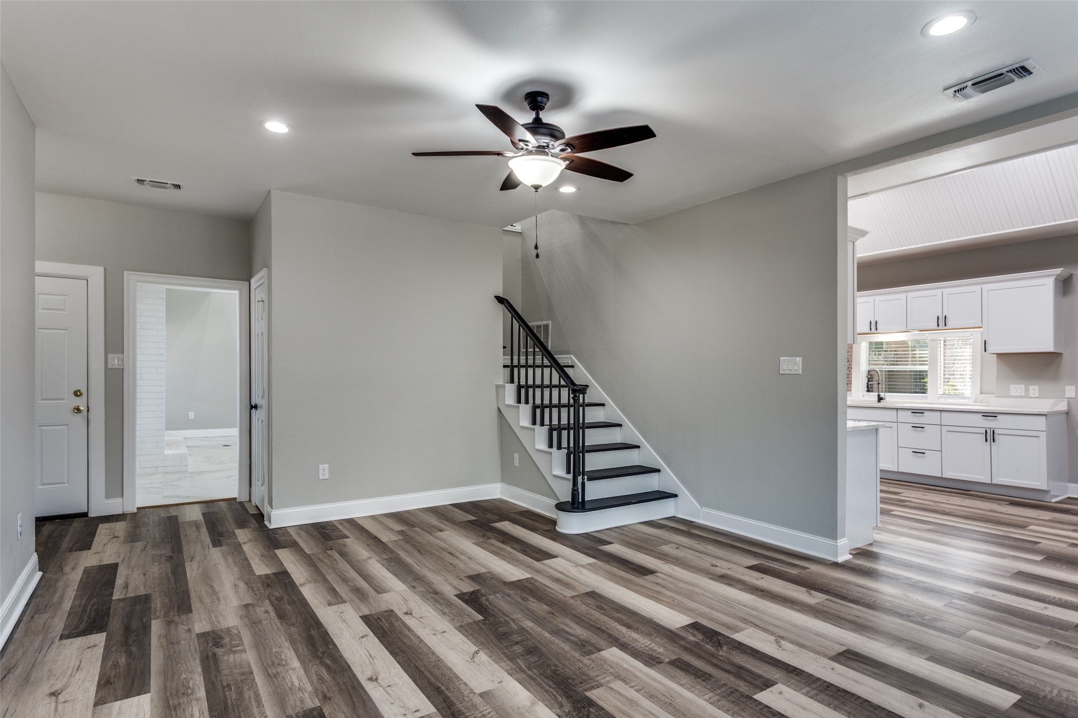 Arlington, Texas, 76013, United States, 4 Bedrooms Bedrooms, ,5 BathroomsBathrooms,Residential,For Sale,1967693