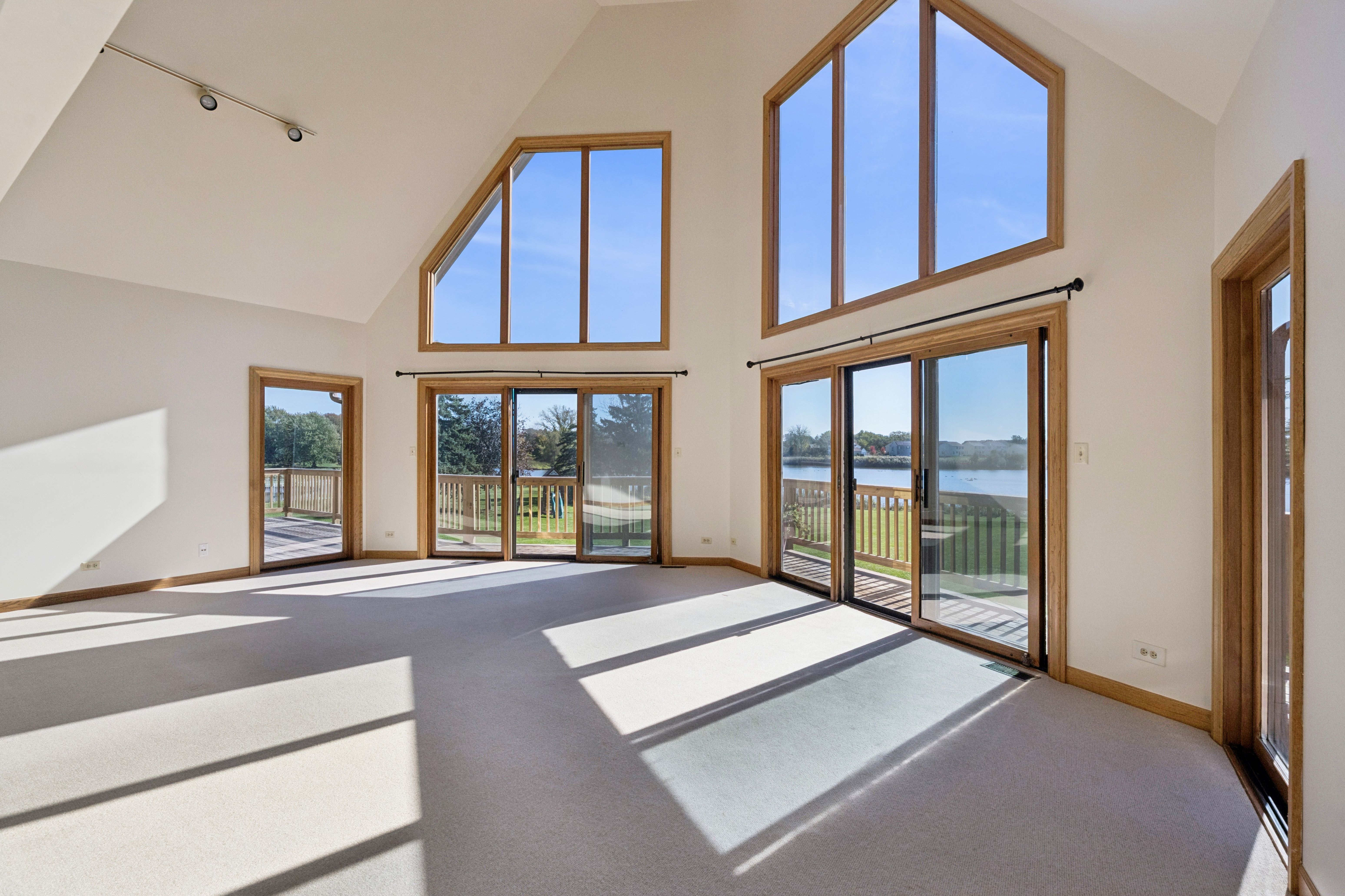  Magnificent Custom Built Home on a Quiet Lake - 物件實景