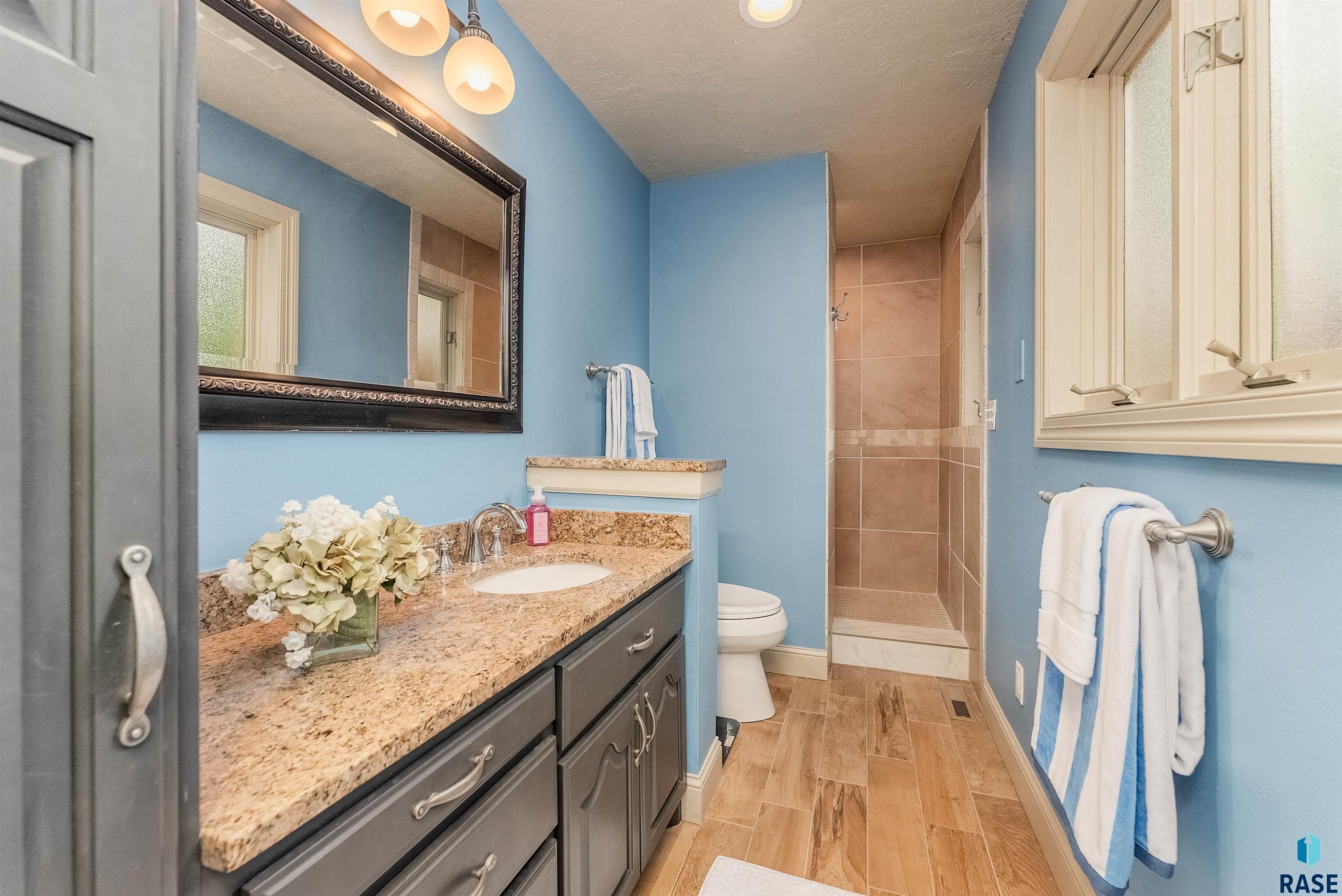 Sioux Falls, South Dakota, 57105, United States, 3 Bedrooms Bedrooms, ,2 BathroomsBathrooms,Residential,For Sale,1926722
