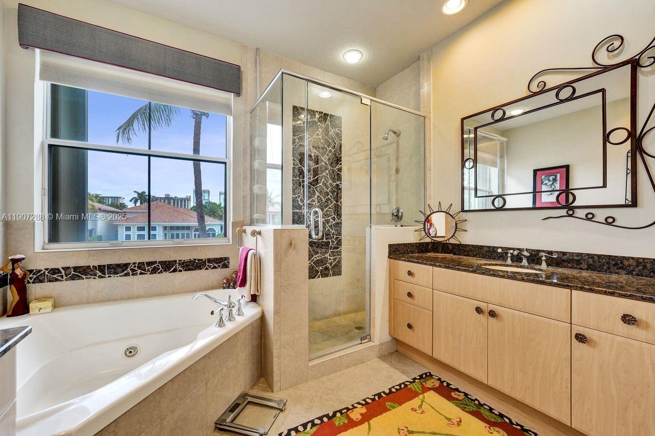 Hollywood, Florida, 33019, United States, 3 Bedrooms Bedrooms, ,3 BathroomsBathrooms,Residential,For Sale,1989592