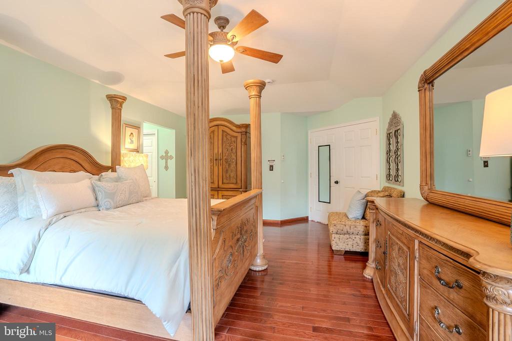 Monroe Township, New Jersey, 08831, United States, 5 Bedrooms Bedrooms, ,4 BathroomsBathrooms,Residential,For Sale,1895133