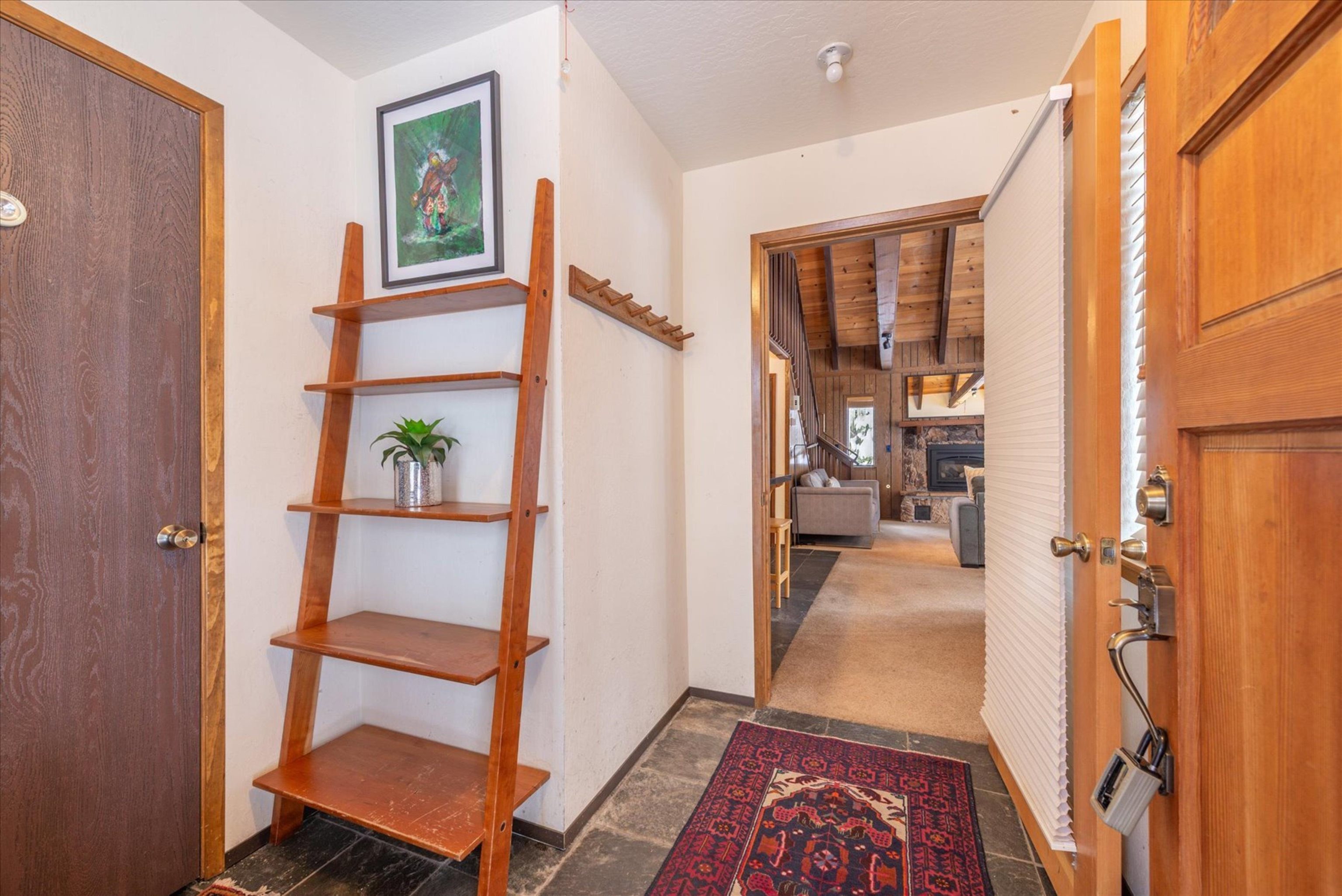 Truckee, California, 96161, United States, 3 Bedrooms Bedrooms, ,2 BathroomsBathrooms,Residential,For Sale,1938852