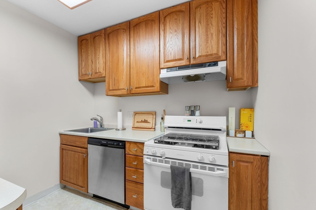 Boston, Massachusetts, 02110, United States, 1 Bedroom Bedrooms, ,1 BathroomBathrooms,Residential,For Sale,2030295