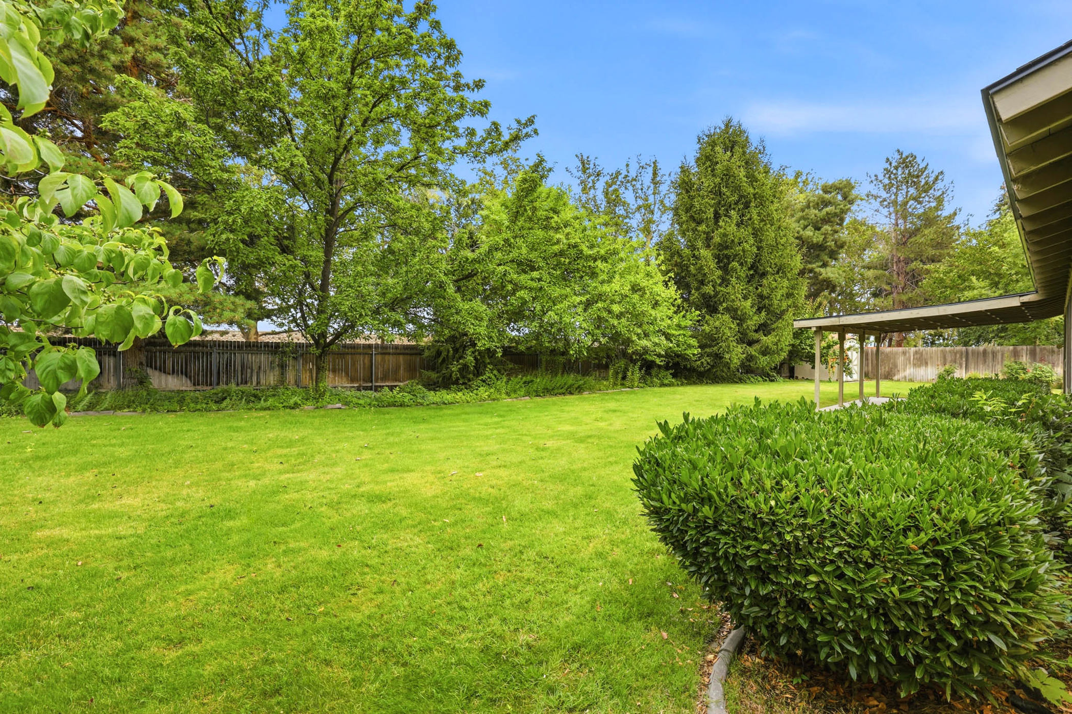  Large Lot &Conveniently Located - 物件實景