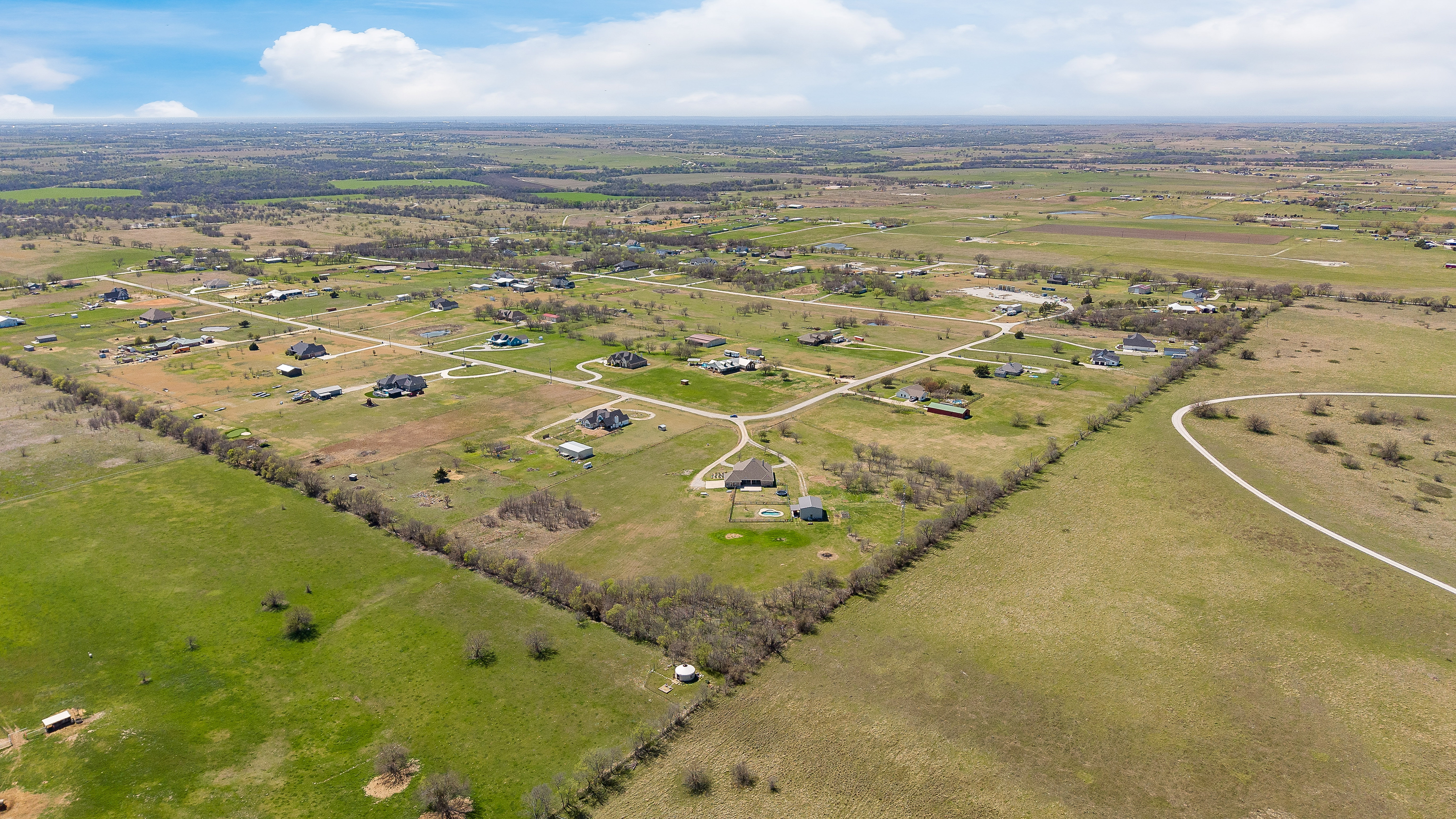  8.53-Acre Homestead With No HOA in Justin, Texas - 物件實景