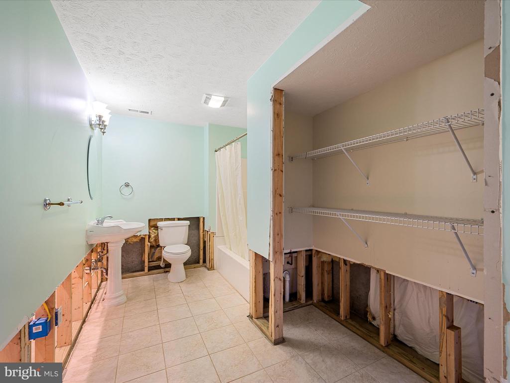 Stephens City, Virginia, 22655, United States, 4 Bedrooms Bedrooms, ,4 BathroomsBathrooms,Residential,For Sale,1905716