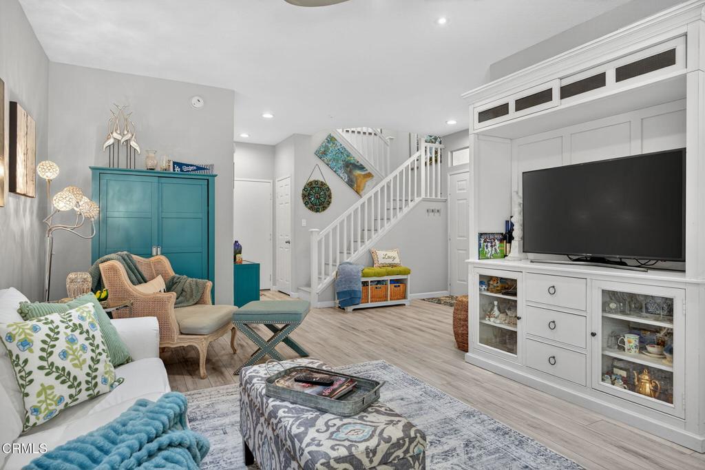 Moorpark, California, 93021, United States, 2 Bedrooms Bedrooms, ,3 BathroomsBathrooms,Residential,For Sale,1989466