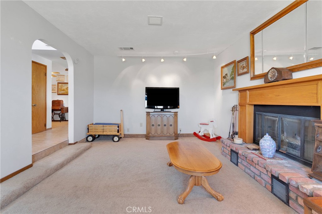 Lucerne Valley, California, 92356, United States, 6 Bedrooms Bedrooms, ,5 BathroomsBathrooms,Residential,For Sale,1986266