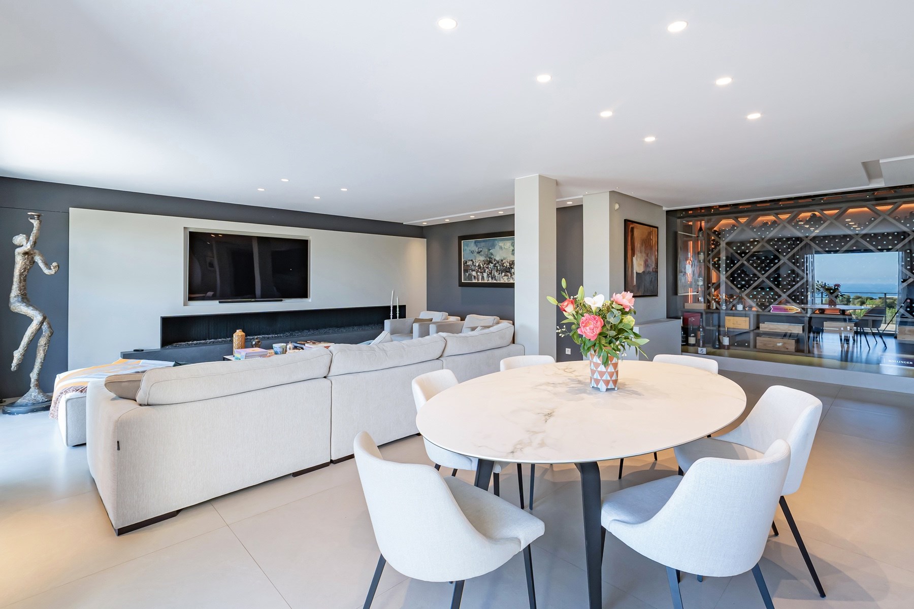  Hills of Cagnes-sur-Mer, luxury renovated sea view villa in a private estate ne… - 物件實景