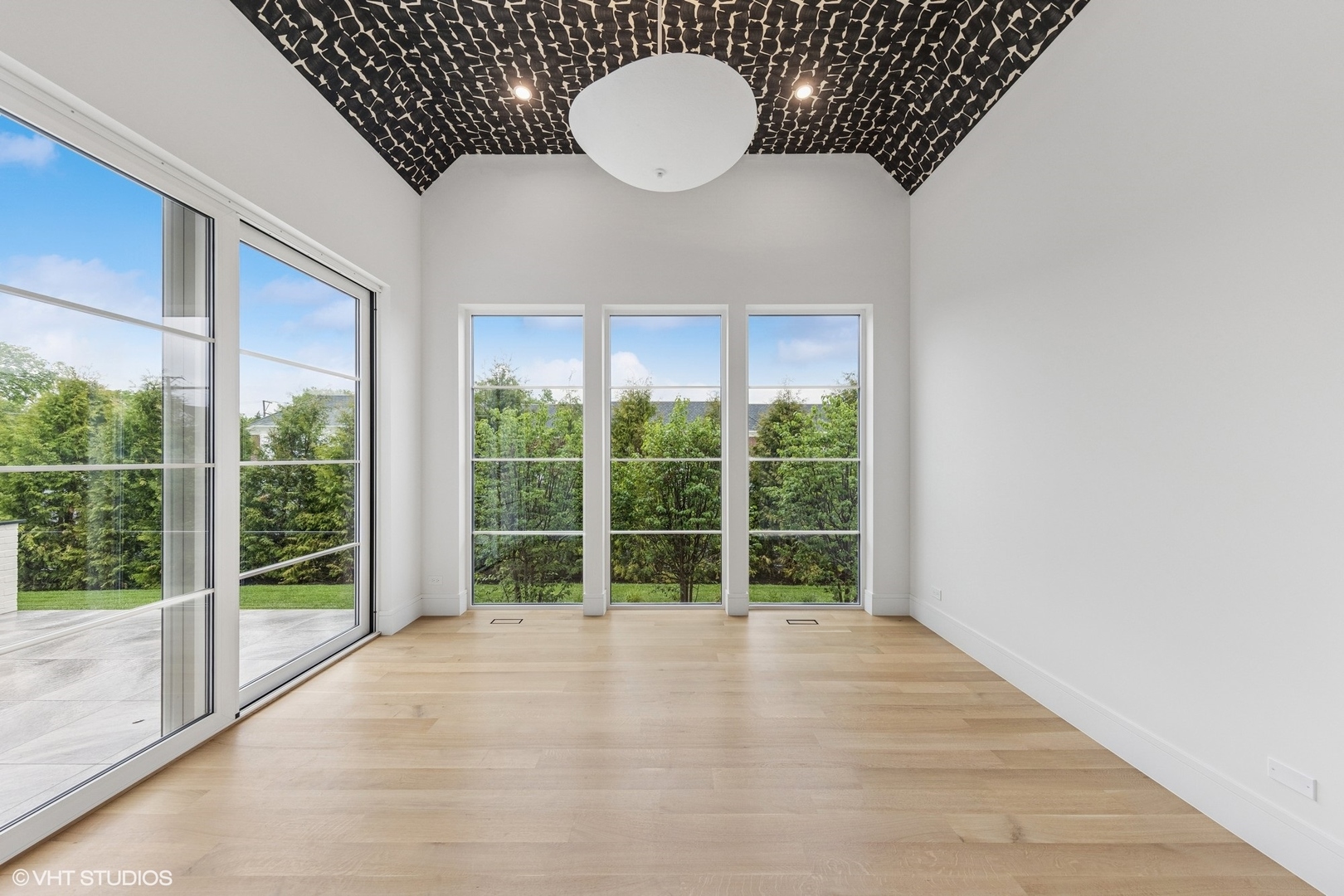 Hinsdale, Illinois, 60521, United States, 5 Bedrooms Bedrooms, ,6 BathroomsBathrooms,Residential,For Sale,1826886