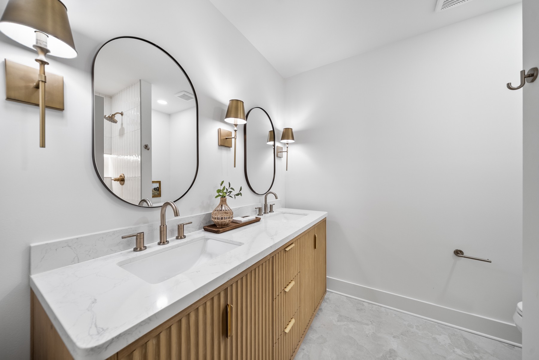 Nashville, Tennessee, 37209, United States, 4 Bedrooms Bedrooms, ,3 BathroomsBathrooms,Residential,For Sale,1999048