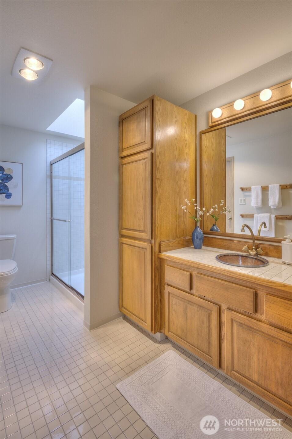 SEATTLE, Washington, 98103, United States, 2 Bedrooms Bedrooms, ,2 BathroomsBathrooms,Residential,For Sale,1794014