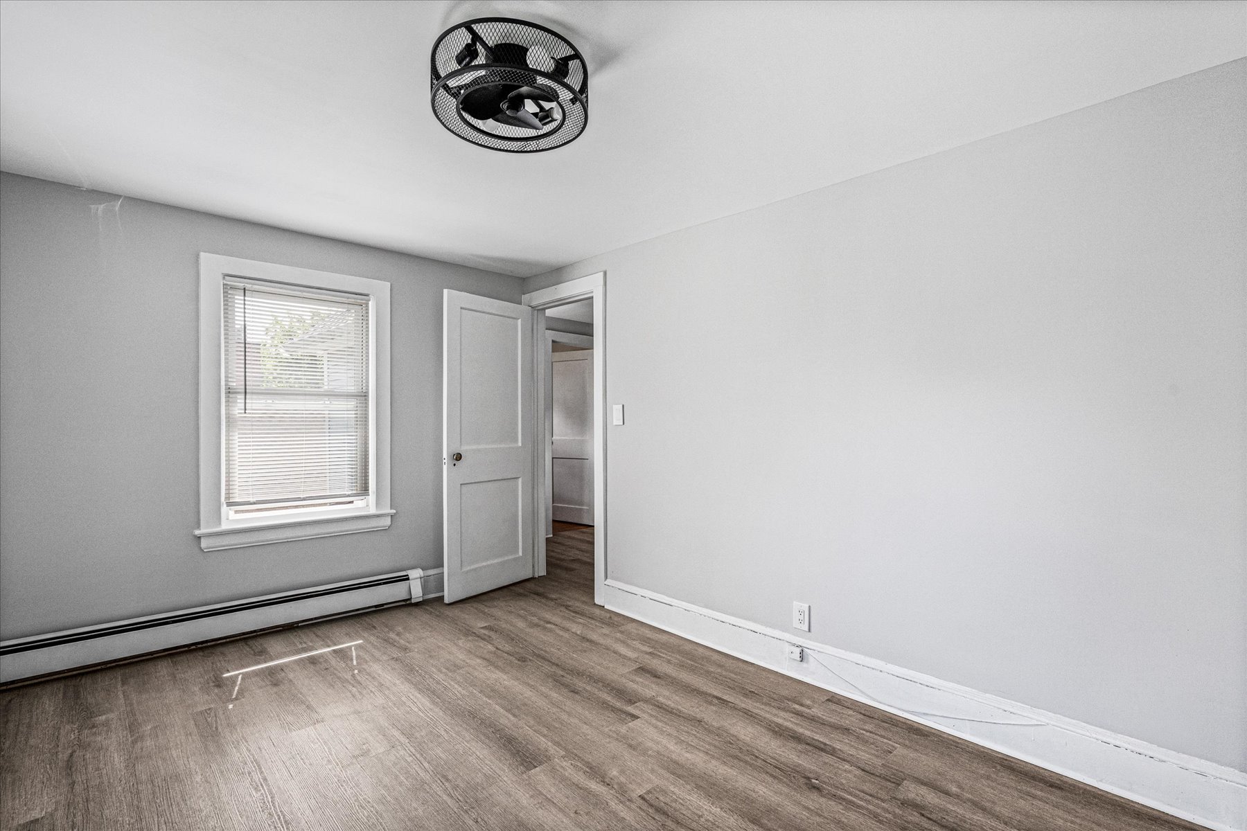  209-72 45th Drive, Bayside, NY, 11361 - 物件實景