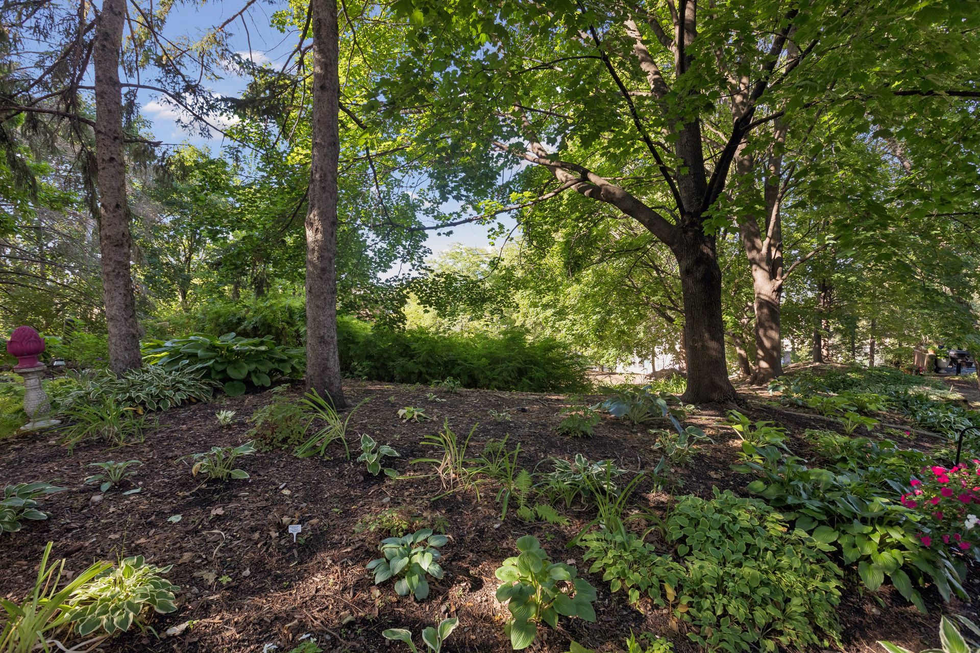  Updated Townhome with Beautiful Green Space Near Lake of the Isles - 物件實景