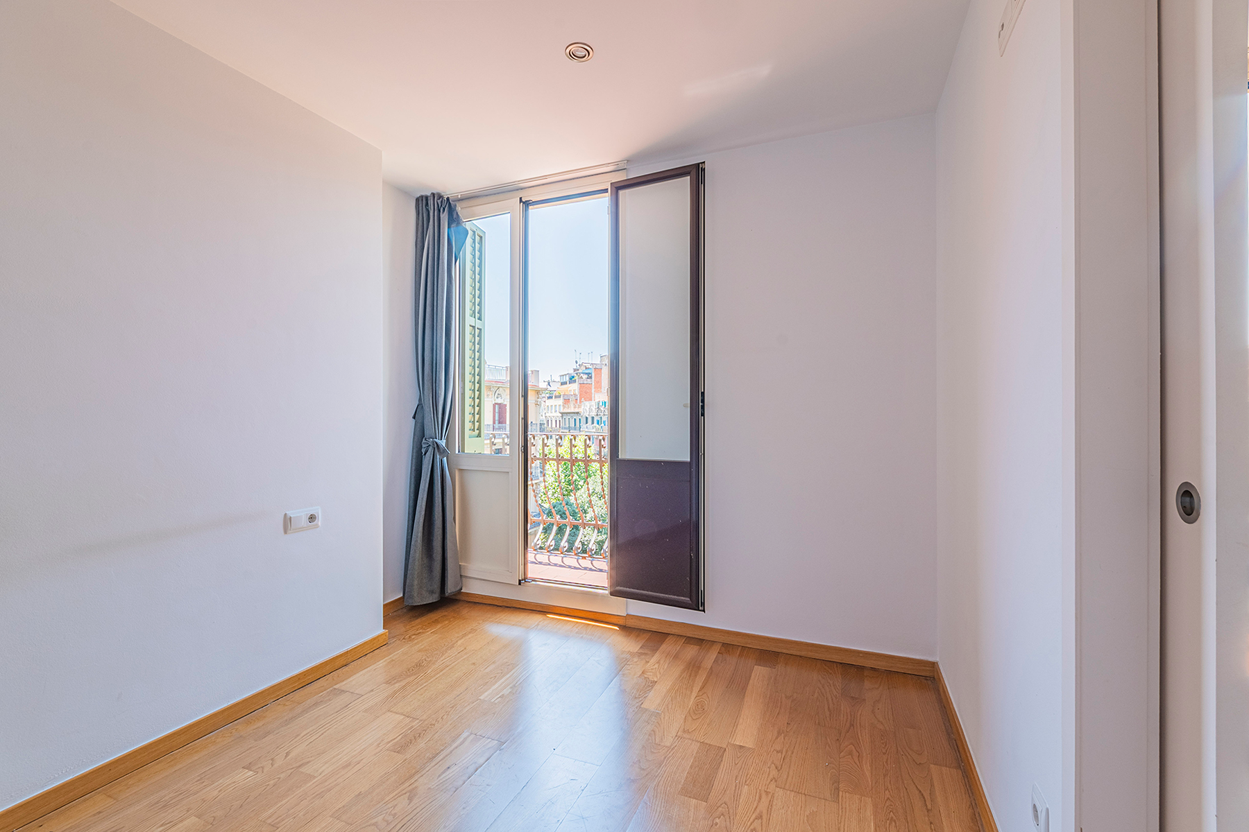  Bright apartment on high floor with private terrace in Eixample - 物件實景