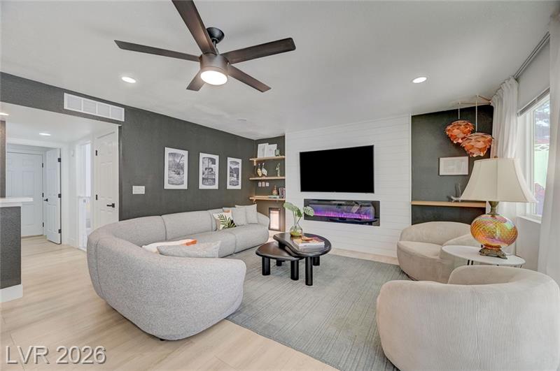Las Vegas, Nevada, 89120, United States, 4 Bedrooms Bedrooms, ,3 BathroomsBathrooms,Residential,For Sale,2047975