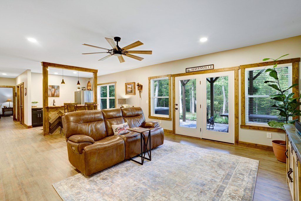 Hayesville, North Carolina, 28904, United States, 3 Bedrooms Bedrooms, ,3 BathroomsBathrooms,Residential,For Sale,1872419