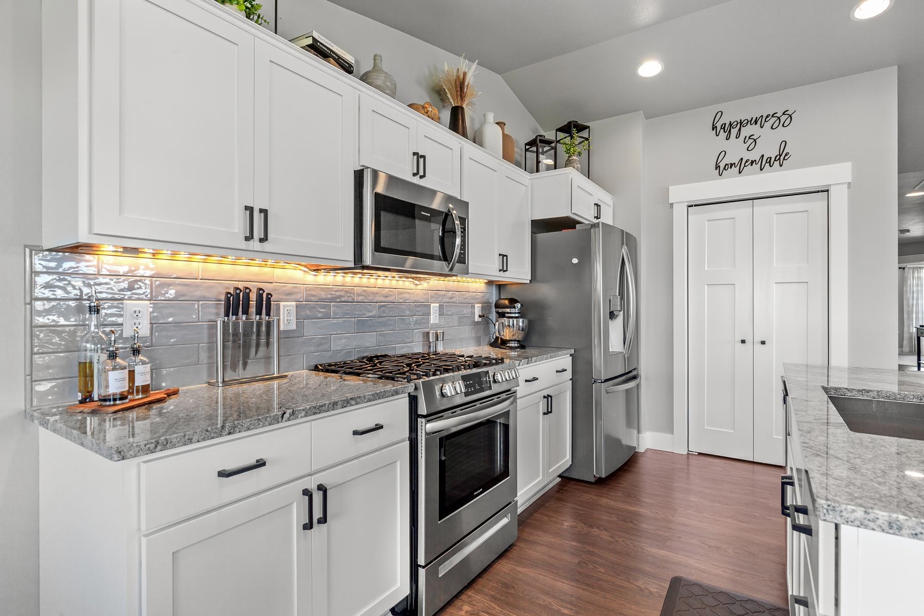 Greenacres, Washington, 99016, United States, 3 Bedrooms Bedrooms, ,2 BathroomsBathrooms,Residential,For Sale,1988561