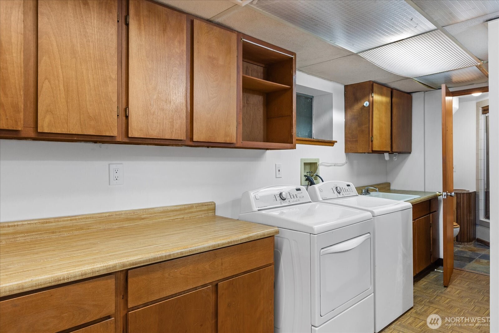 Edmonds, Washington, 98026, United States, 3 Bedrooms Bedrooms, ,1 BathroomBathrooms,Residential,For Sale,1950976