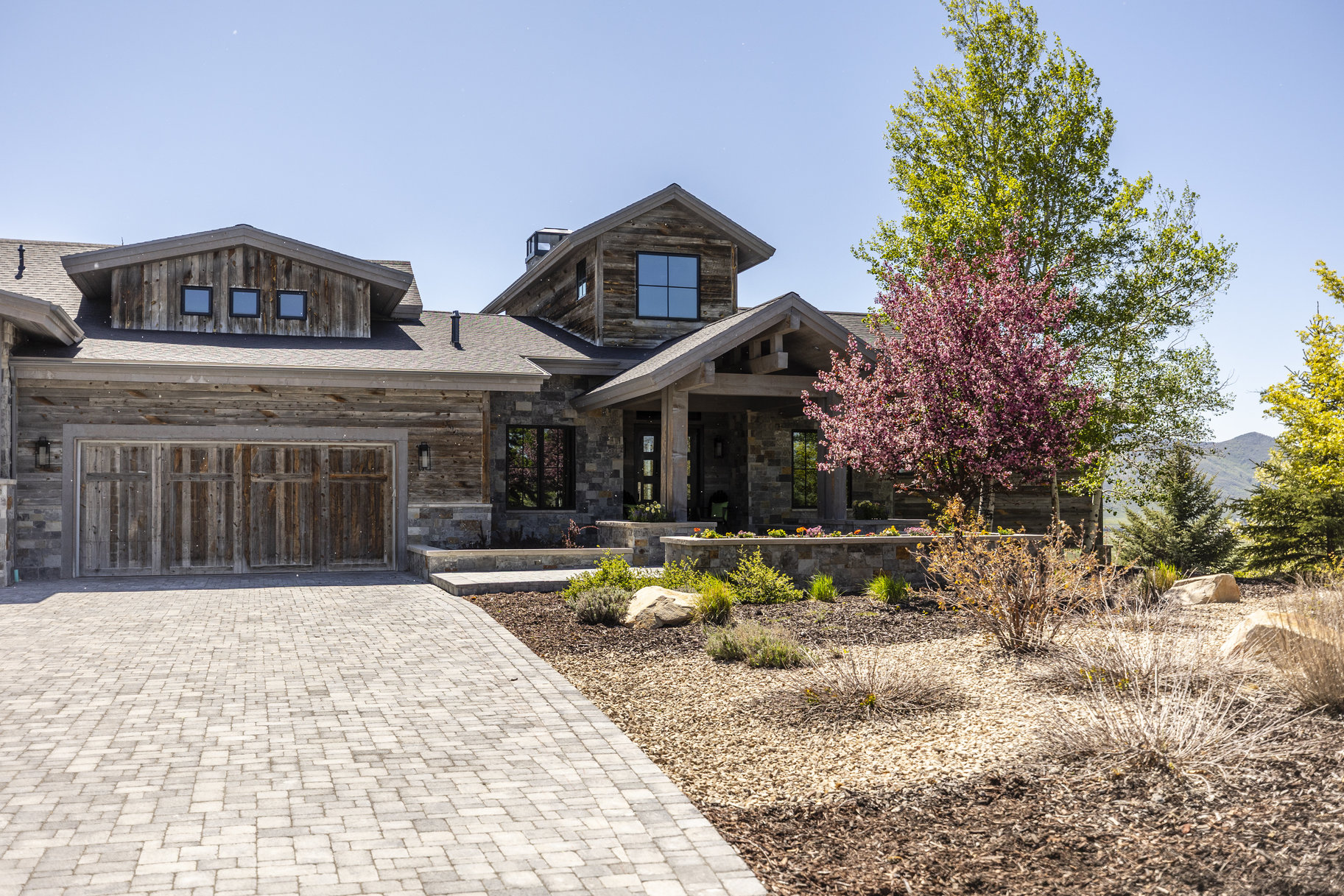  Framed by Panoramic Mountain Views with Access to Round Valley