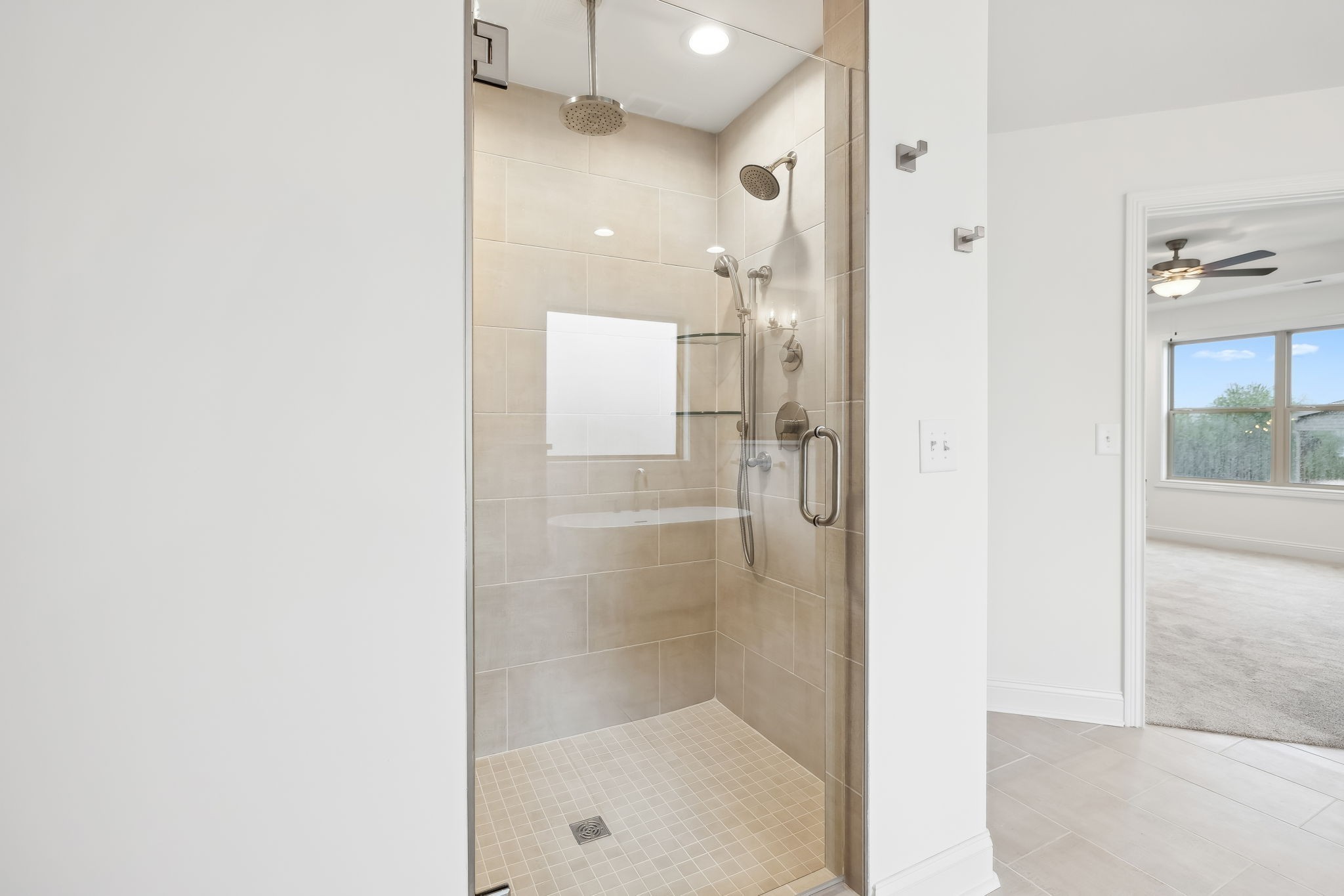 Clarksville, Tennessee, 37043, United States, 4 Bedrooms Bedrooms, ,4 BathroomsBathrooms,Residential,For Sale,2005810