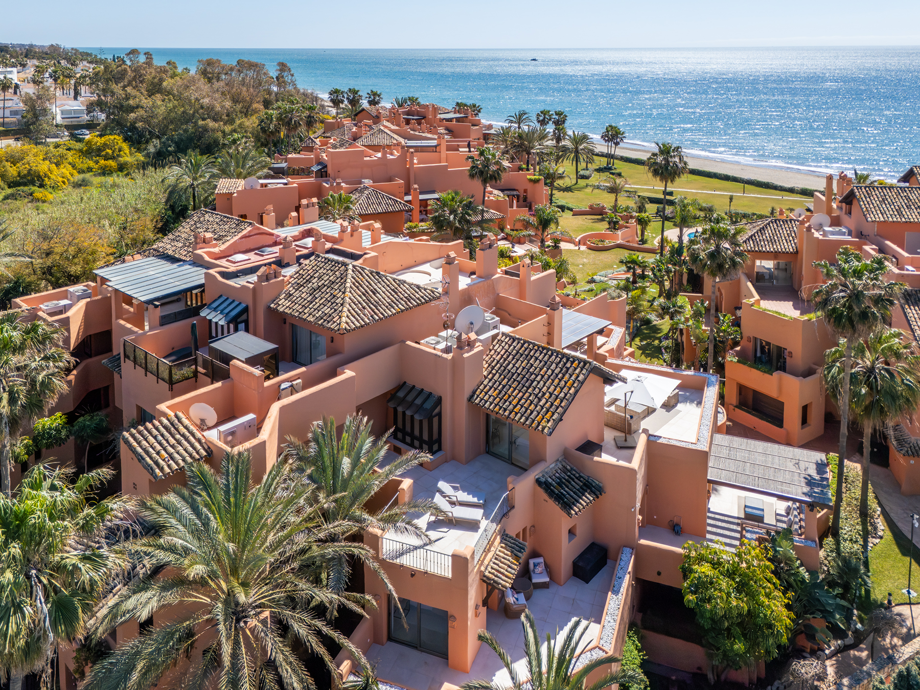  Duplex penthouse with sea views in gated beachfront community, Marbella East - 物件實景