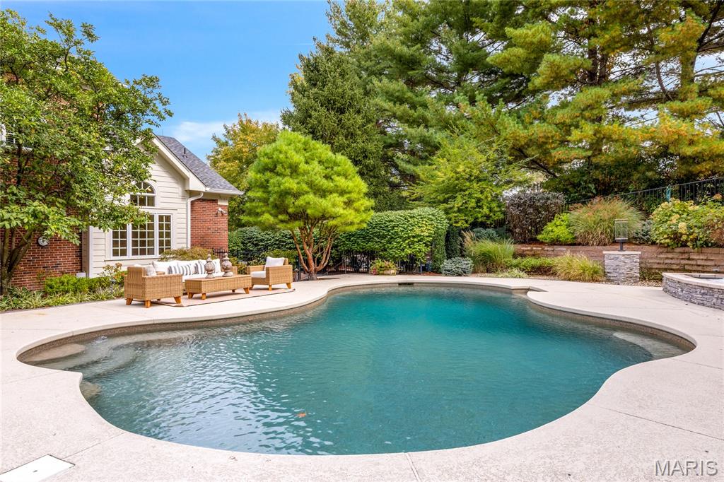 Town and Country, Missouri, 63141, United States, 5 Bedrooms Bedrooms, ,7 BathroomsBathrooms,Residential,For Sale,1966685