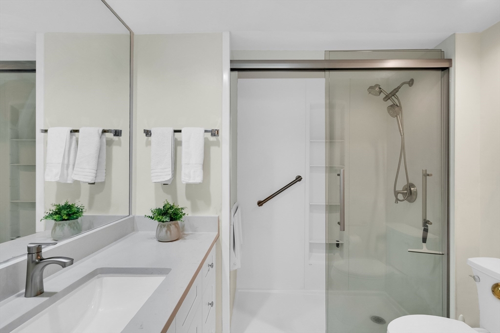 Newton, Massachusetts, 02464, United States, 2 Bedrooms Bedrooms, ,2 BathroomsBathrooms,Residential,For Sale,1947082