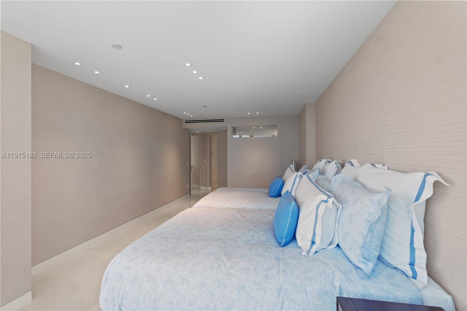 Miami Beach, Florida, 33140, United States, 5 Bedrooms Bedrooms, ,5 BathroomsBathrooms,Residential,For Sale,1997515