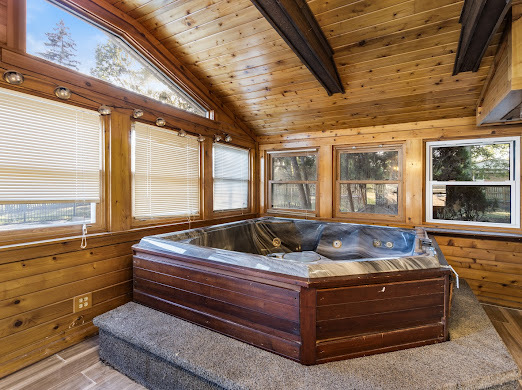 Winthrop Harbor, Illinois, 60096, United States, 5 Bedrooms Bedrooms, ,4 BathroomsBathrooms,Residential,For Sale,1982535