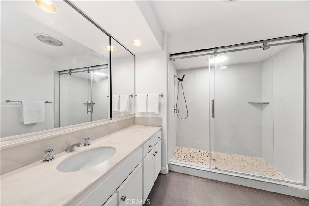 Beverly Hills, California, 90212, United States, 2 Bedrooms Bedrooms, ,2 BathroomsBathrooms,Residential,For Sale,1912615