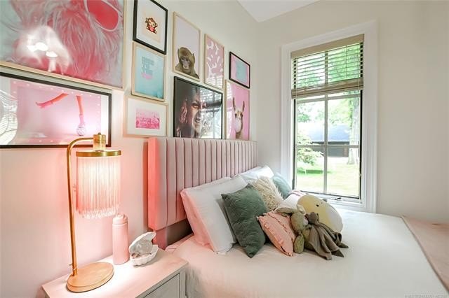 Tahlequah, Oklahoma, 74464, United States, 5 Bedrooms Bedrooms, ,5 BathroomsBathrooms,Residential,For Sale,1982771