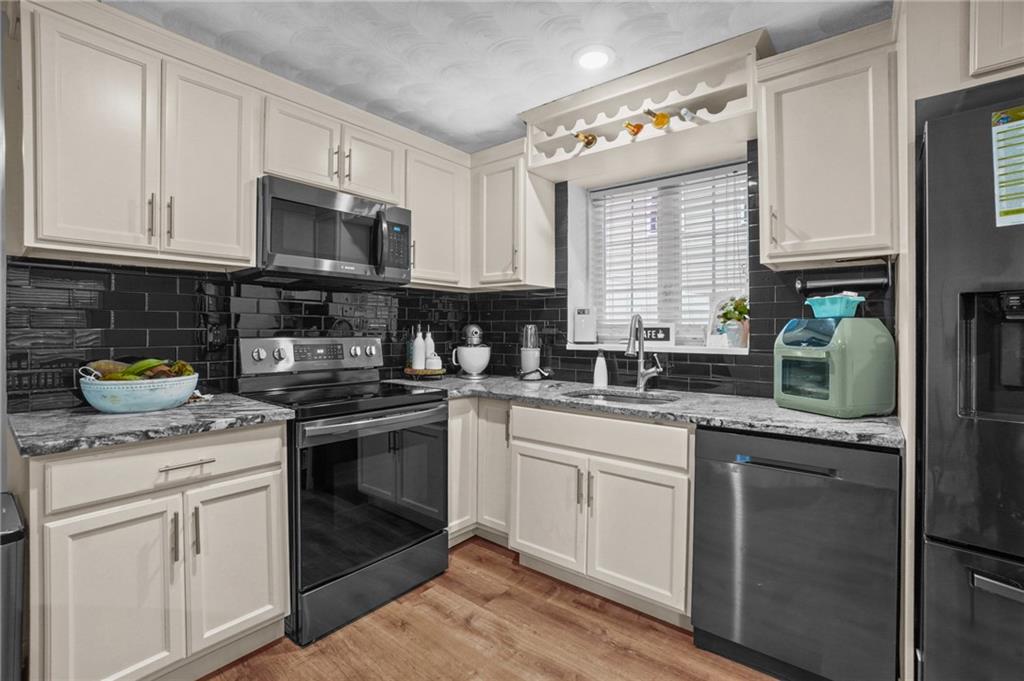 Providence, Rhode Island, 02904, United States, 6 Bedrooms Bedrooms, ,2 BathroomsBathrooms,Residential,For Sale,2008562