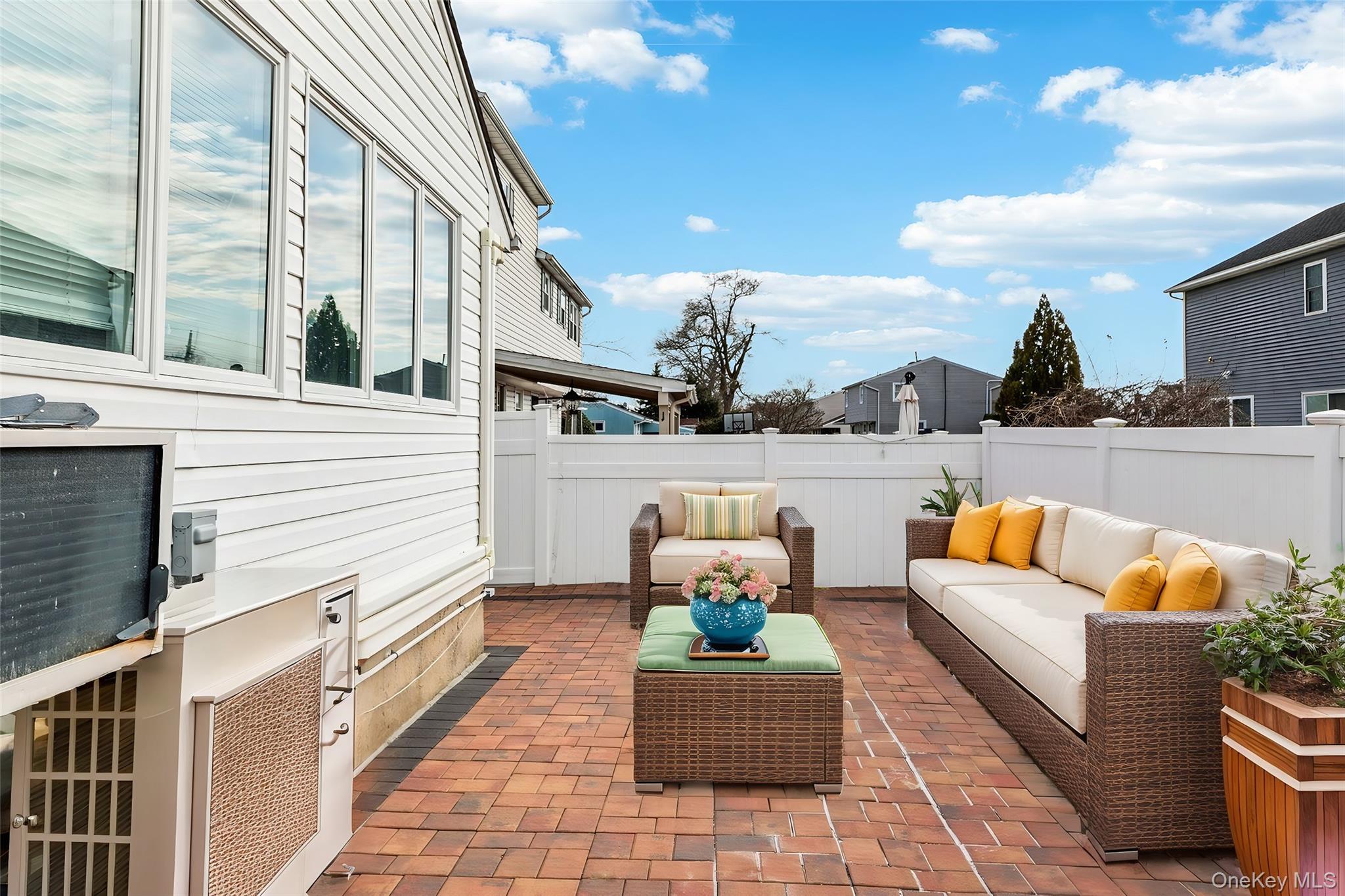 Massapequa Park, New York, 11762, United States, 3 Bedrooms Bedrooms, ,4 BathroomsBathrooms,Residential,For Sale,2003275