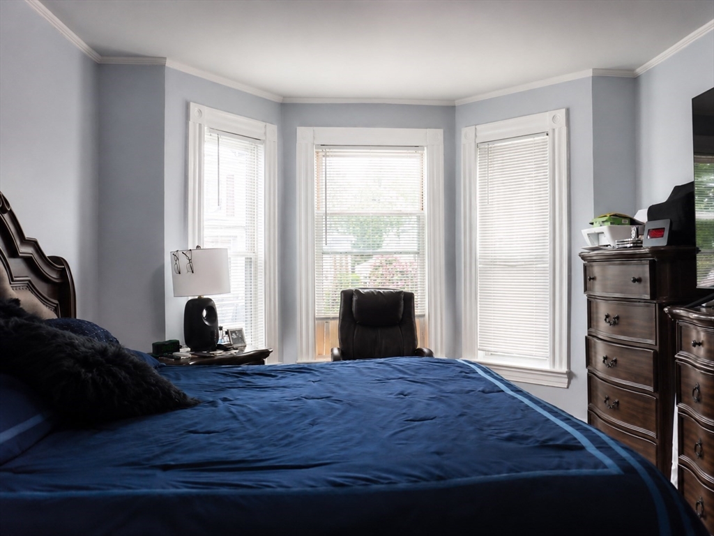 Lynn, Massachusetts, 01904, United States, 8 Bedrooms Bedrooms, ,4 BathroomsBathrooms,Residential,For Sale,2048098