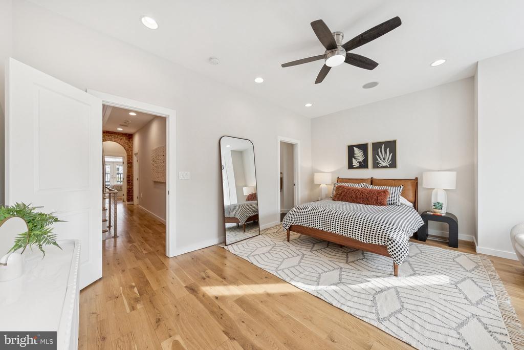 Washington, District of Columbia, 20001, United States, 6 Bedrooms Bedrooms, ,6 BathroomsBathrooms,Residential,For Sale,1983569