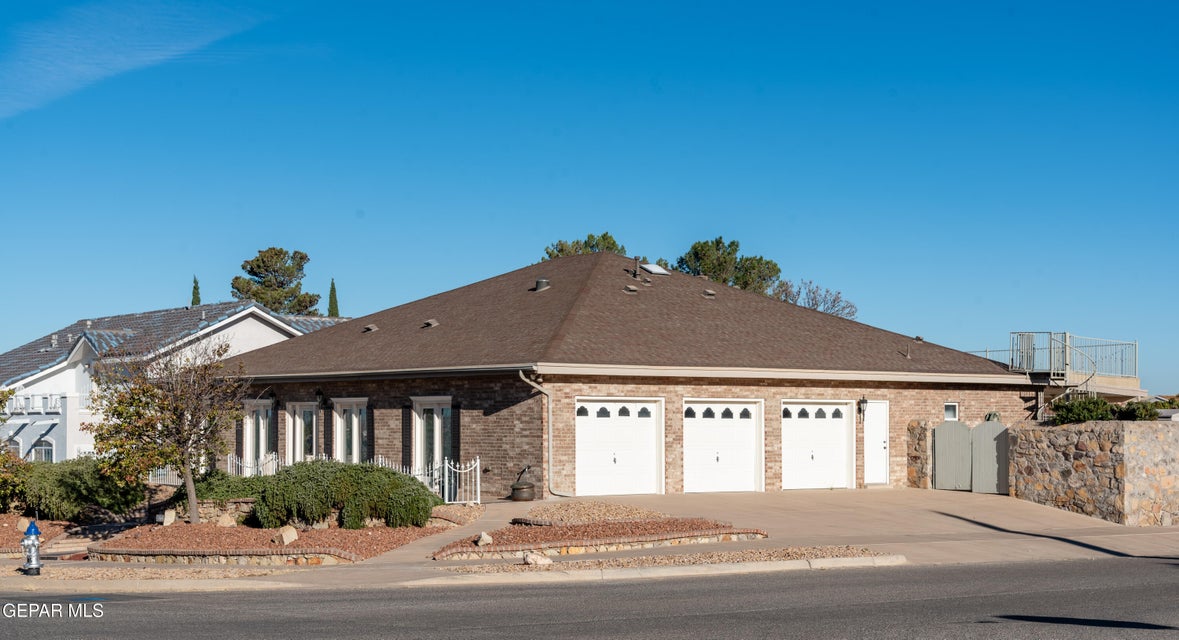 El Paso, Texas, 79912, United States, 4 Bedrooms Bedrooms, ,3 BathroomsBathrooms,Residential,For Sale,1988584