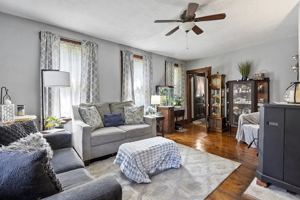 Templeton, Massachusetts, 01468, United States, 3 Bedrooms Bedrooms, ,2 BathroomsBathrooms,Residential,For Sale,1917610