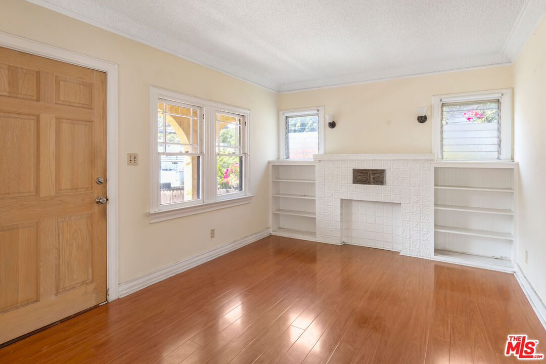 Los Angeles, California, 90027, United States, 2 Bedrooms Bedrooms, ,1 BathroomBathrooms,Residential,For Sale,1920084