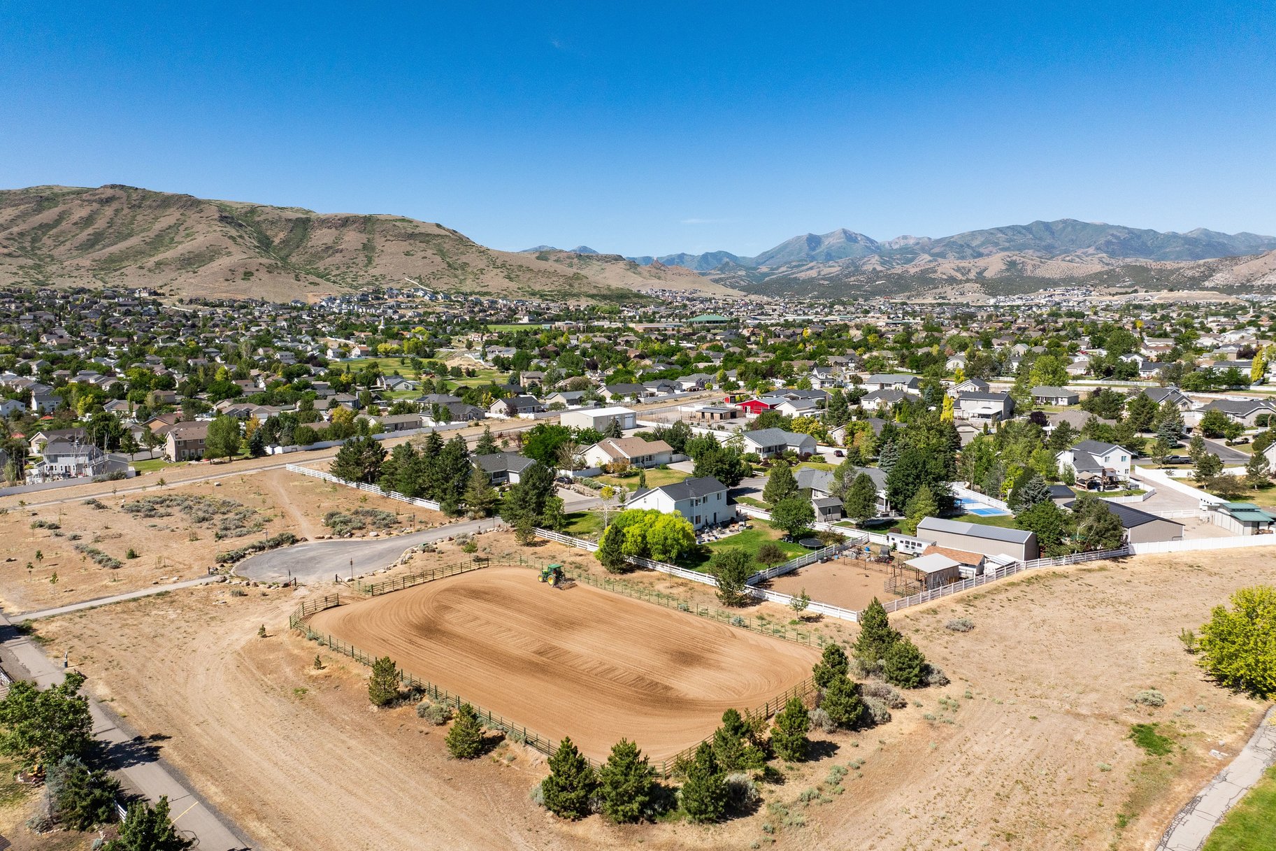  Fully Equipped Horse Property with Trail Access & Neighborhood Arena - 物件實景